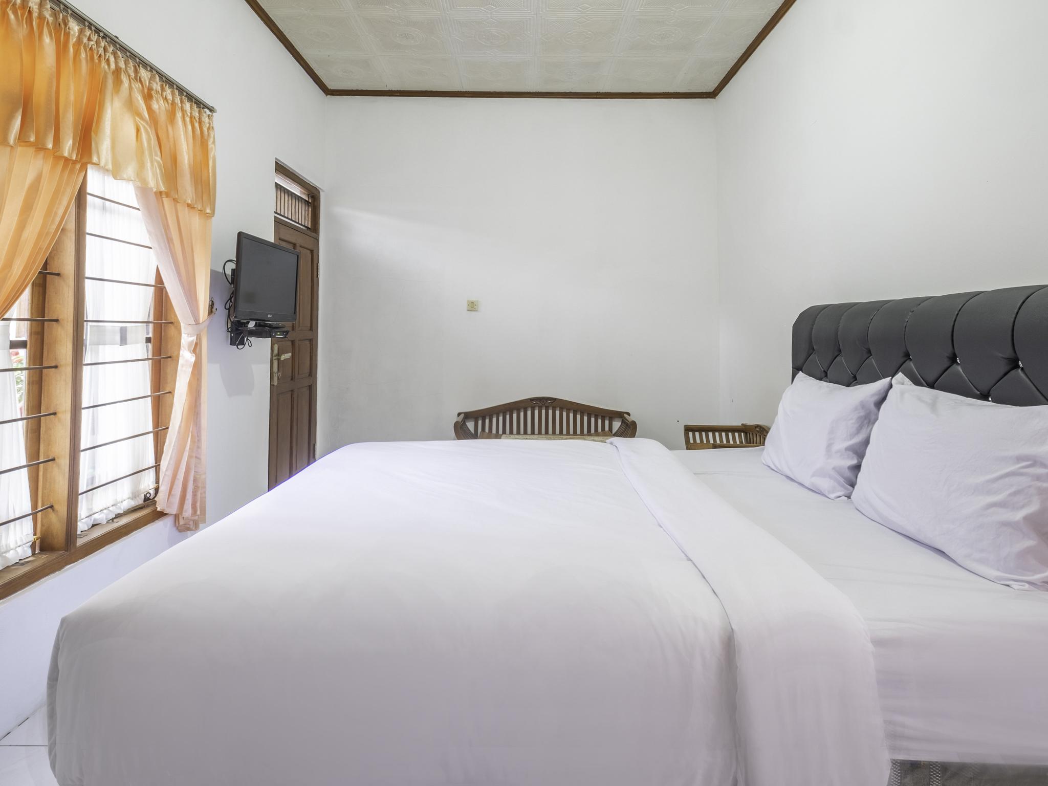 Capital O 1541 Puri Cikole Asri Hotel Lembang Exterior photo
