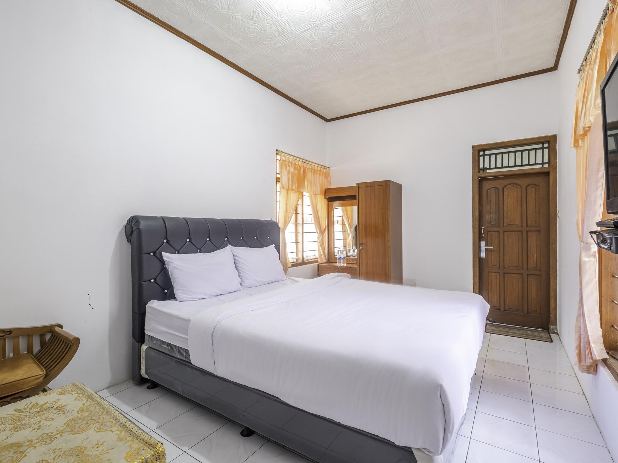 Capital O 1541 Puri Cikole Asri Hotel Lembang Exterior photo