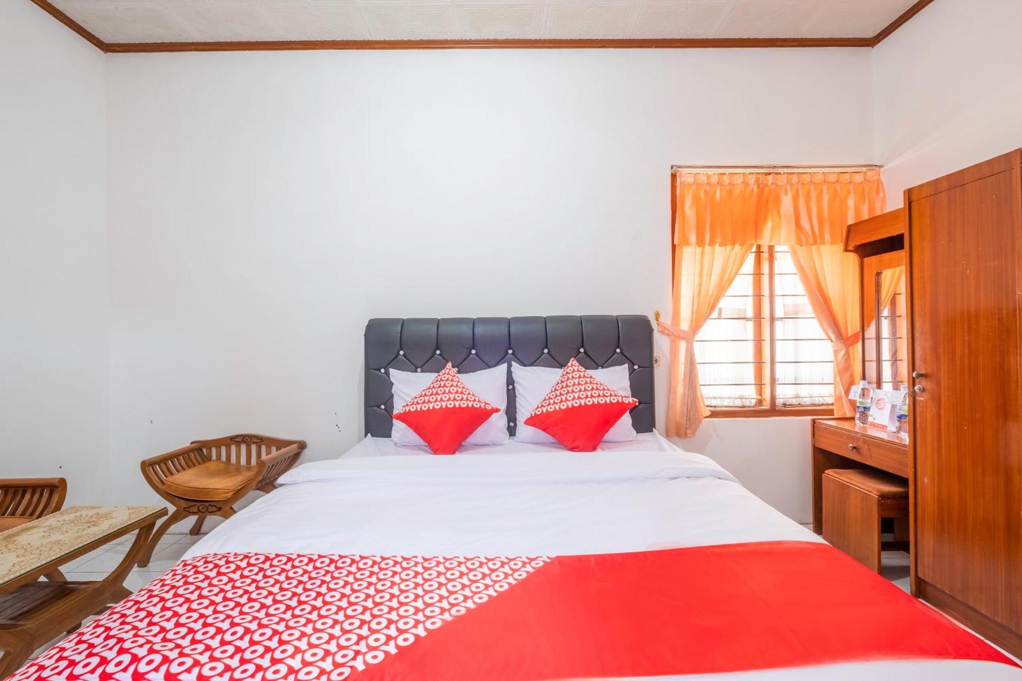 Capital O 1541 Puri Cikole Asri Hotel Lembang Exterior photo